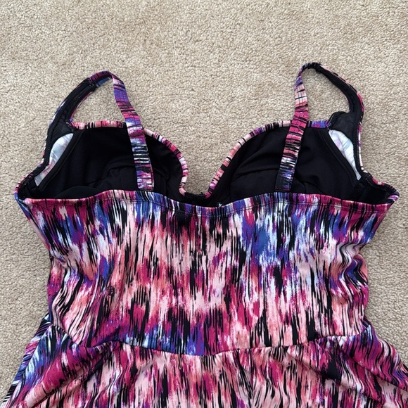Torrid Peplum Skirted Mirage Print Underwire Push Up One Piece Swimsuit Size 2X - Picture 7 of 10